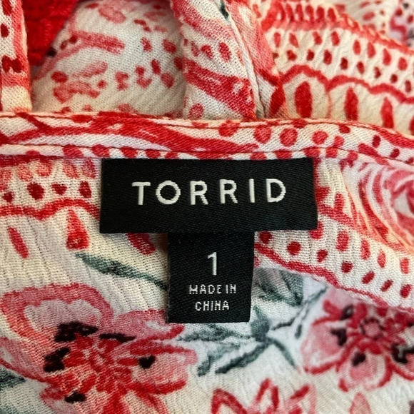 Women’s Torrid Red Blouse - Picture 2 of 4